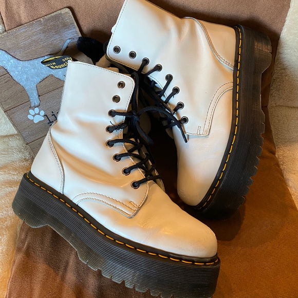 SOLD SOLD SOLD Dr Martens JADON Leather Boots 🤍🖤 - Picture 4 of 9